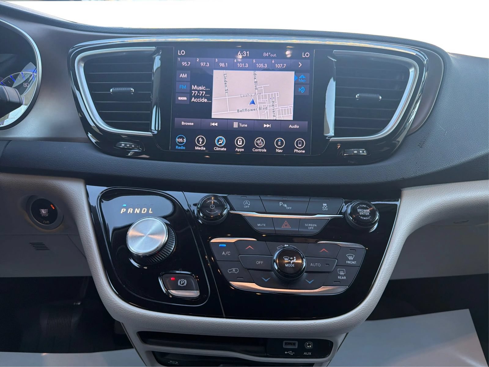 Used 2018 Chrysler Pacifica Touring-L Plus FWD image 14