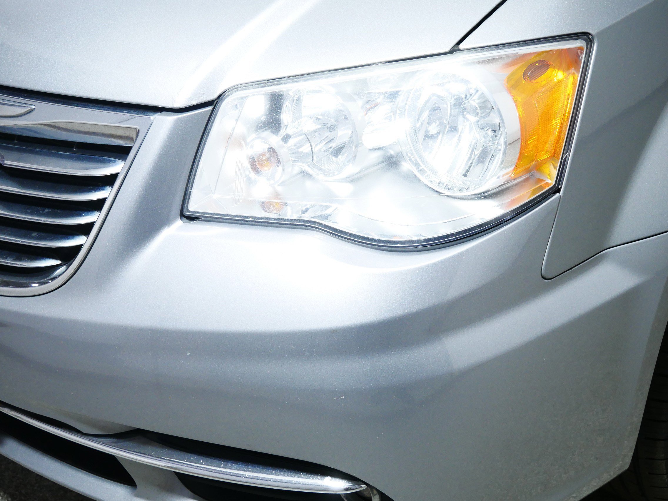 Used 2014 Chrysler Town & Country Touring-L image 16