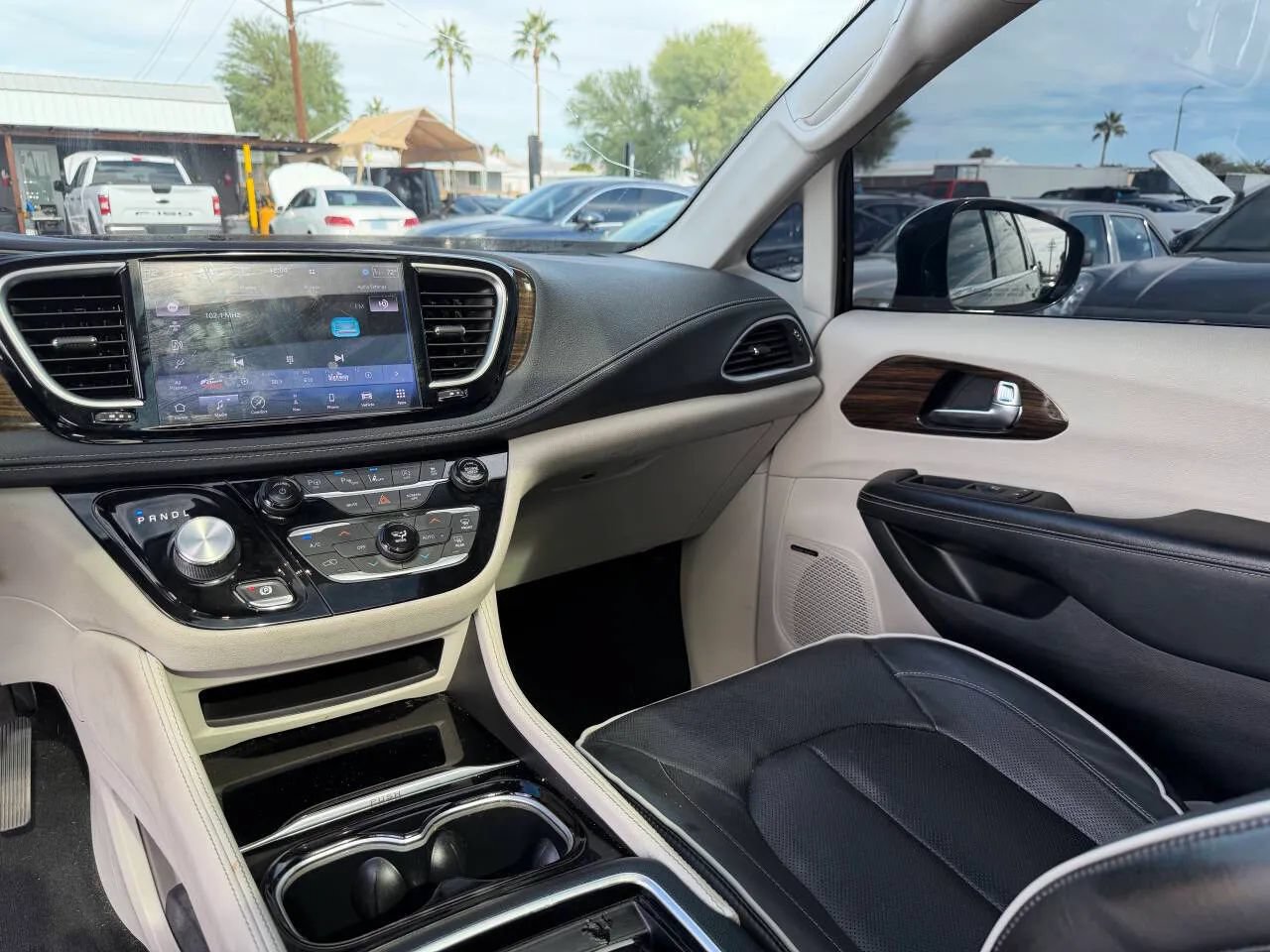 Used 2022 Chrysler Pacifica Limited FWD image 21