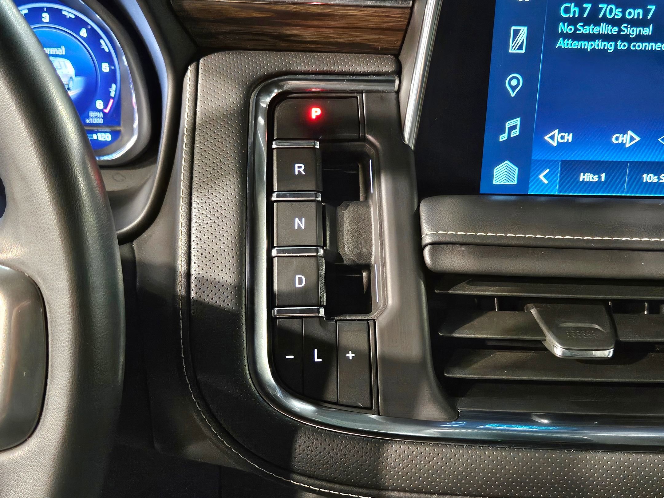 Used 2024 Chevrolet Suburban Premier image 33