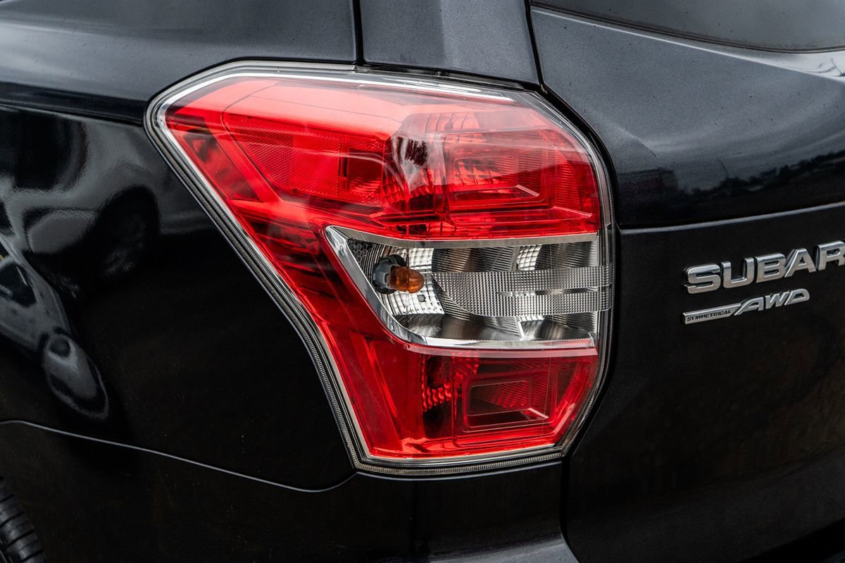 Used 2016 Subaru Forester 2.5i Premium w/ All-Weather Package AWD/4WD image 8