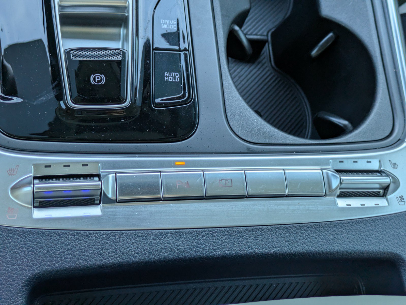 Certified 2025 Kia Carnival SX FWD image 29