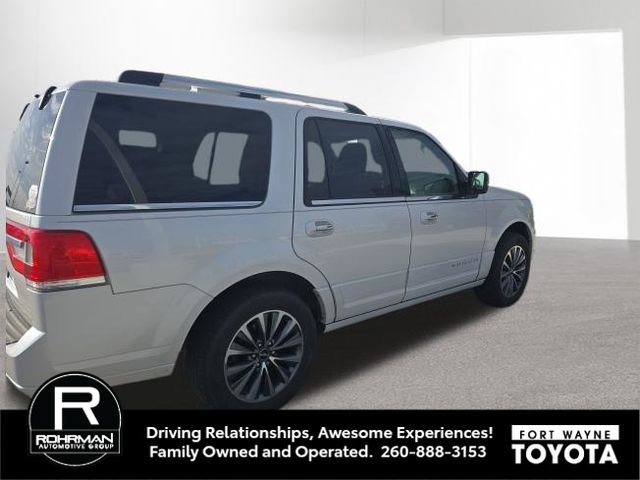 Used 2017 Lincoln Navigator Select image 5