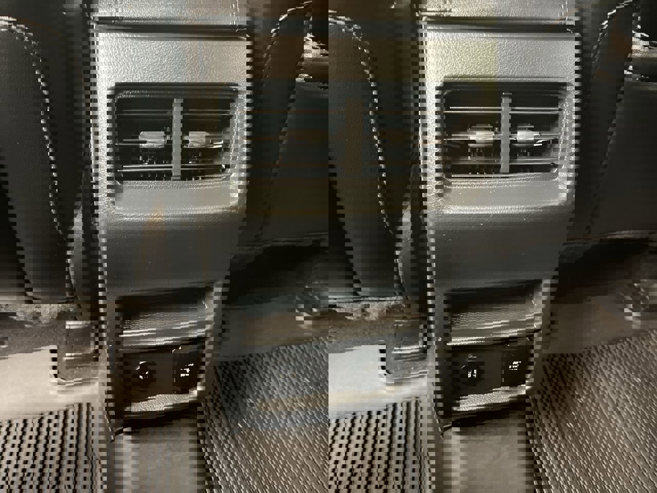 Used 2023 Ford Edge SEL w/ Convenience Package image 12