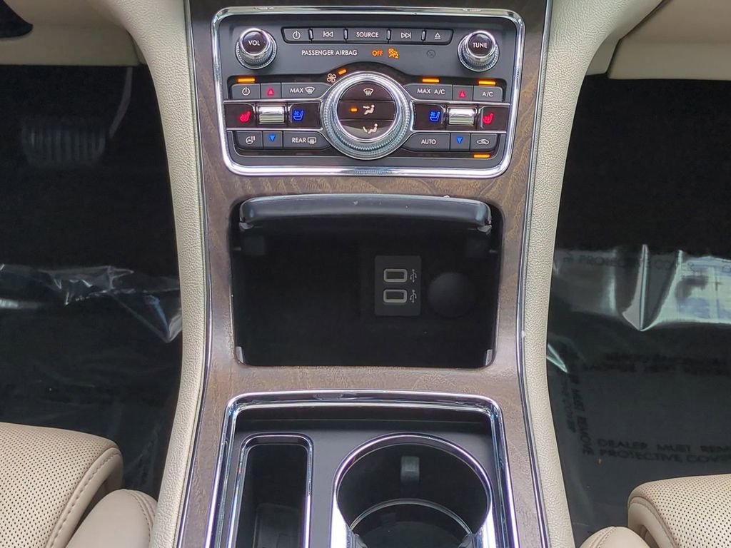 Used 2020 Lincoln Continental Reserve w/ Luxury Package image 17