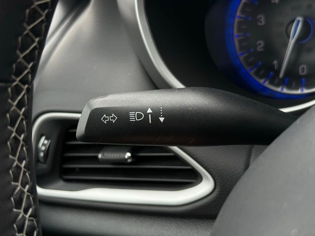 Used 2025 Chrysler Pacifica Select FWD image 28