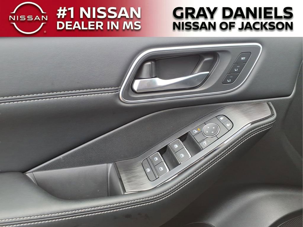 New 2026 Nissan Rogue Platinum image 12