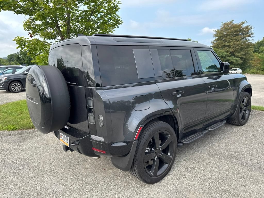 Used 2026 Land Rover Defender 110 X-Dynamic SE AWD/4WD image 3