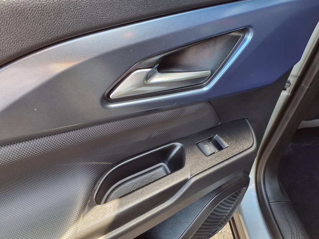 Certified 2024 Chevrolet Equinox EV LT FWD image 17
