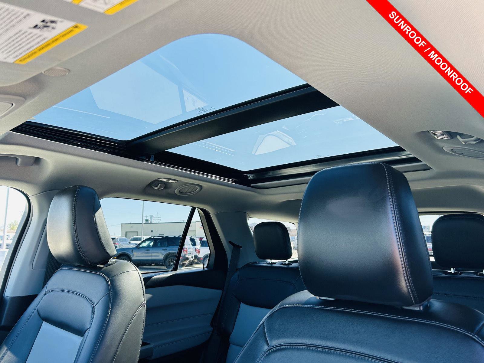 Used 2022 Ford Explorer XLT w/ Equipment Group 202A AWD/4WD image 4