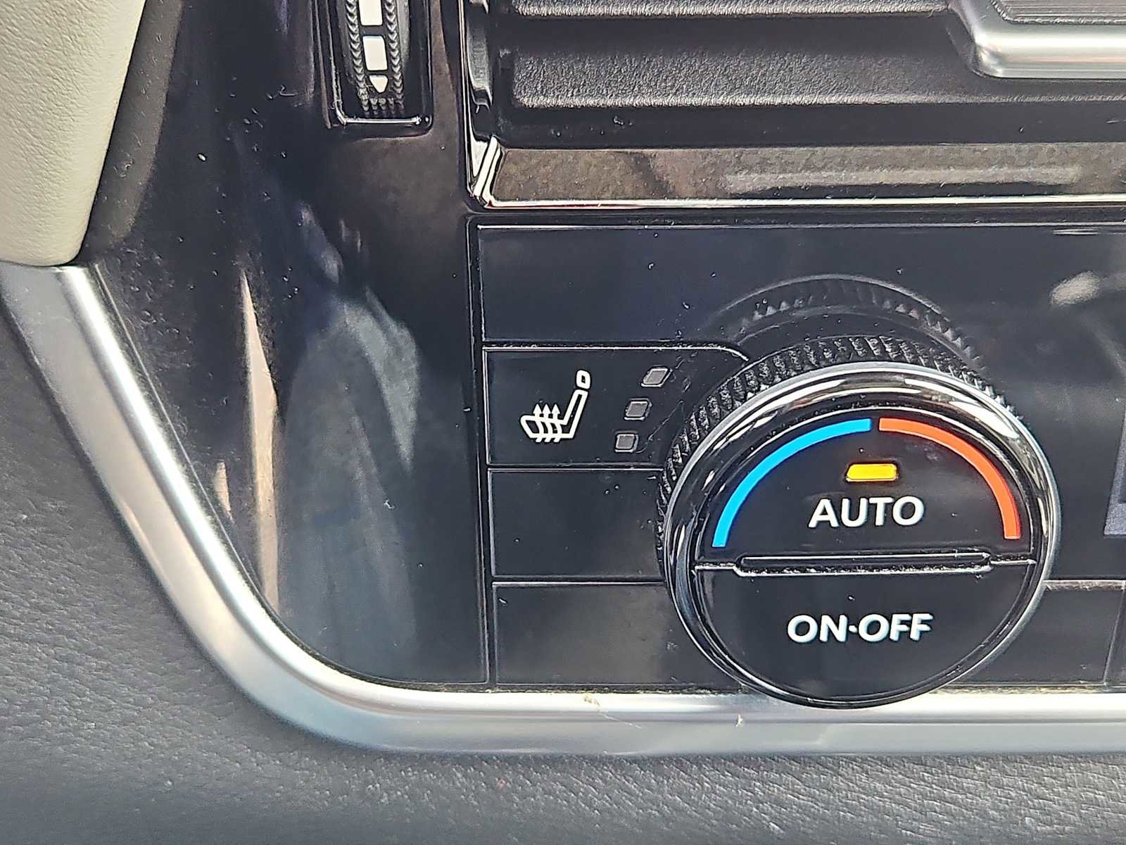 Used 2022 Nissan Rogue SV w/ SV Premium Package image 21