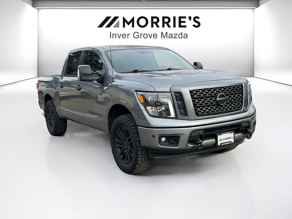 Used 2018 Nissan Titan SV image 3