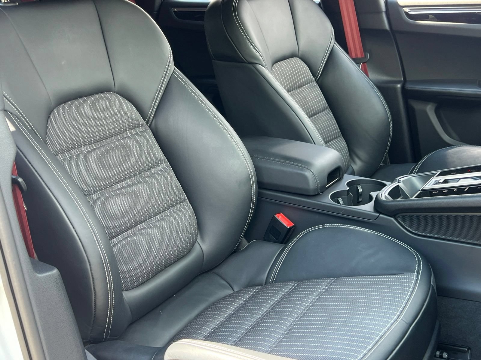 Certified 2026 Porsche Macan Turbo AWD/4WD image 19