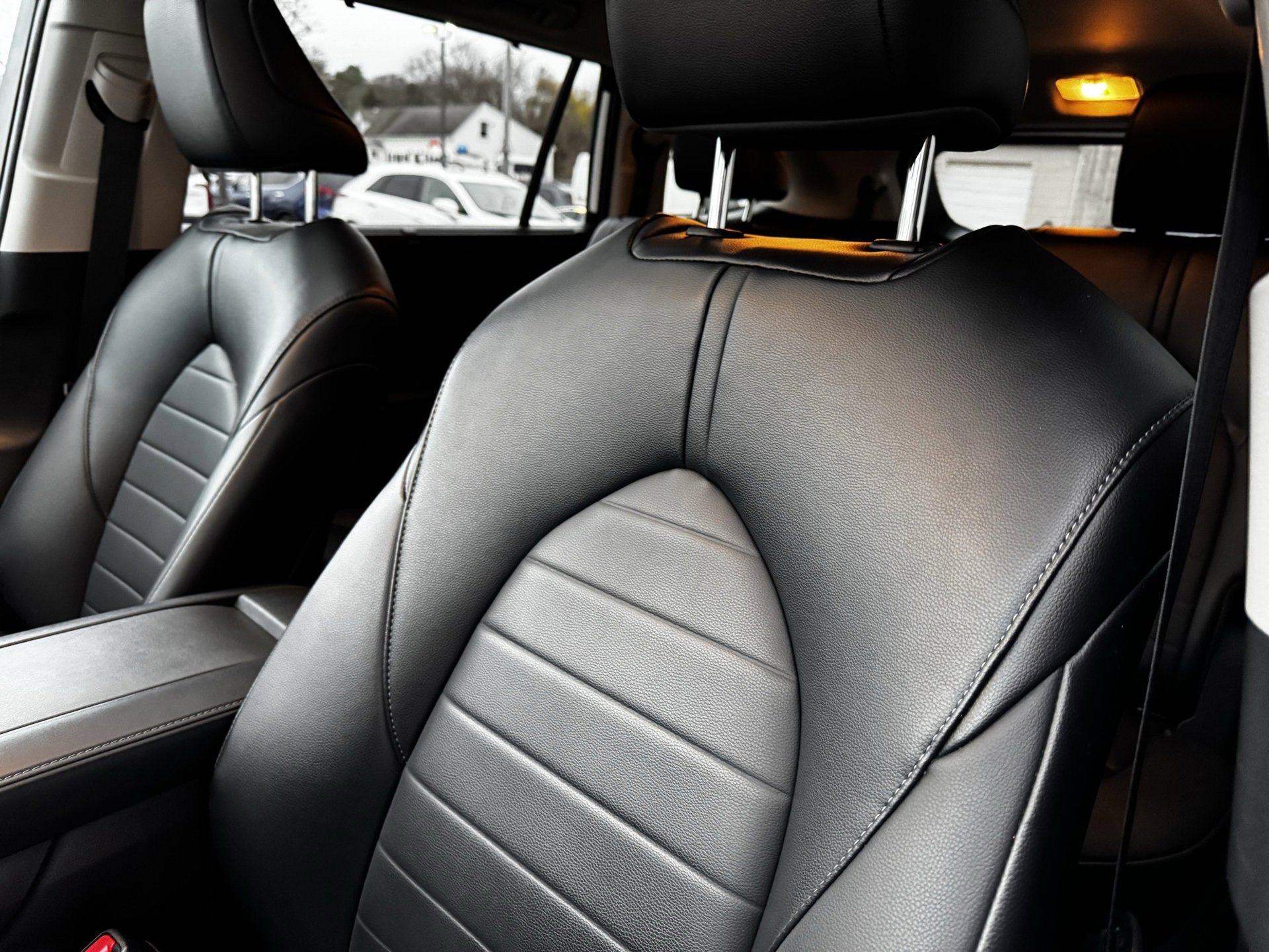 Used 2022 Toyota Highlander XLE image 19