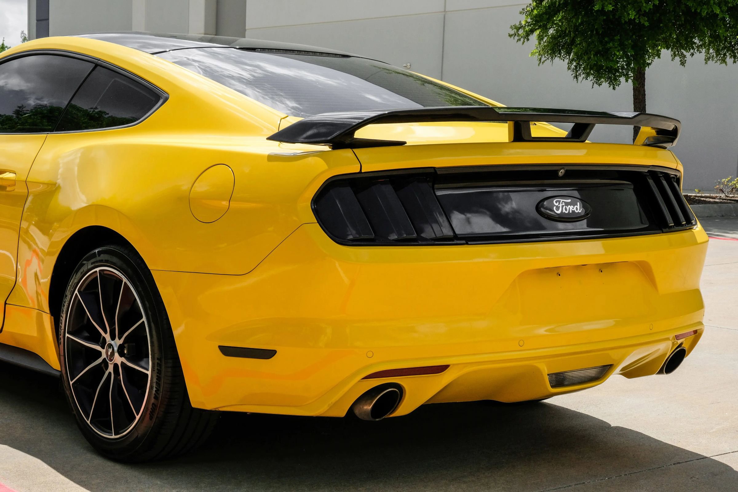 Used 2017 Ford Mustang GT w/ GT Performance Package image 19