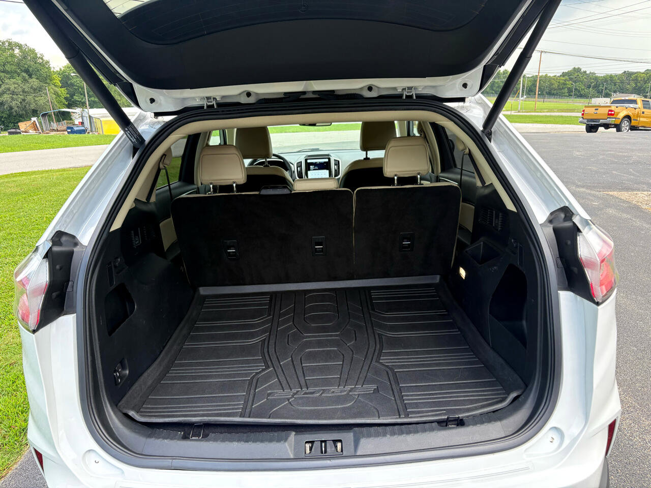 Used 2021 Ford Edge SEL w/ Convenience Package image 4