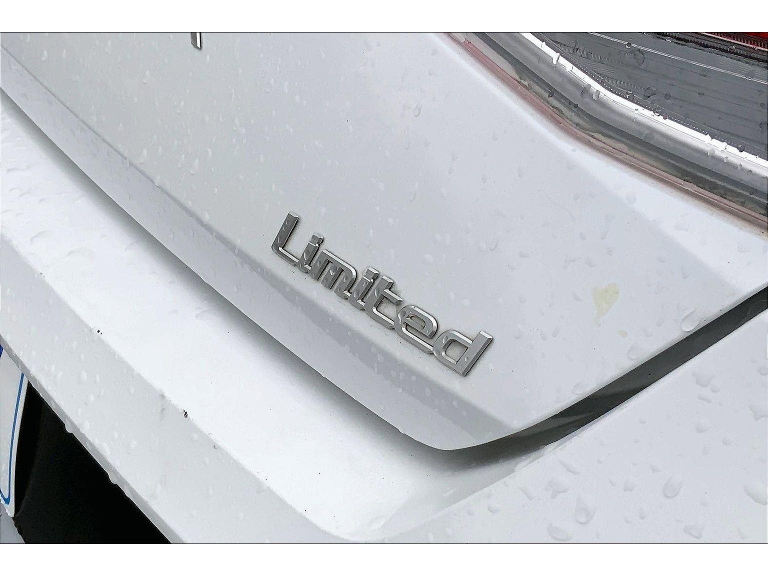 Used 2024 Hyundai Elantra Limited image 8