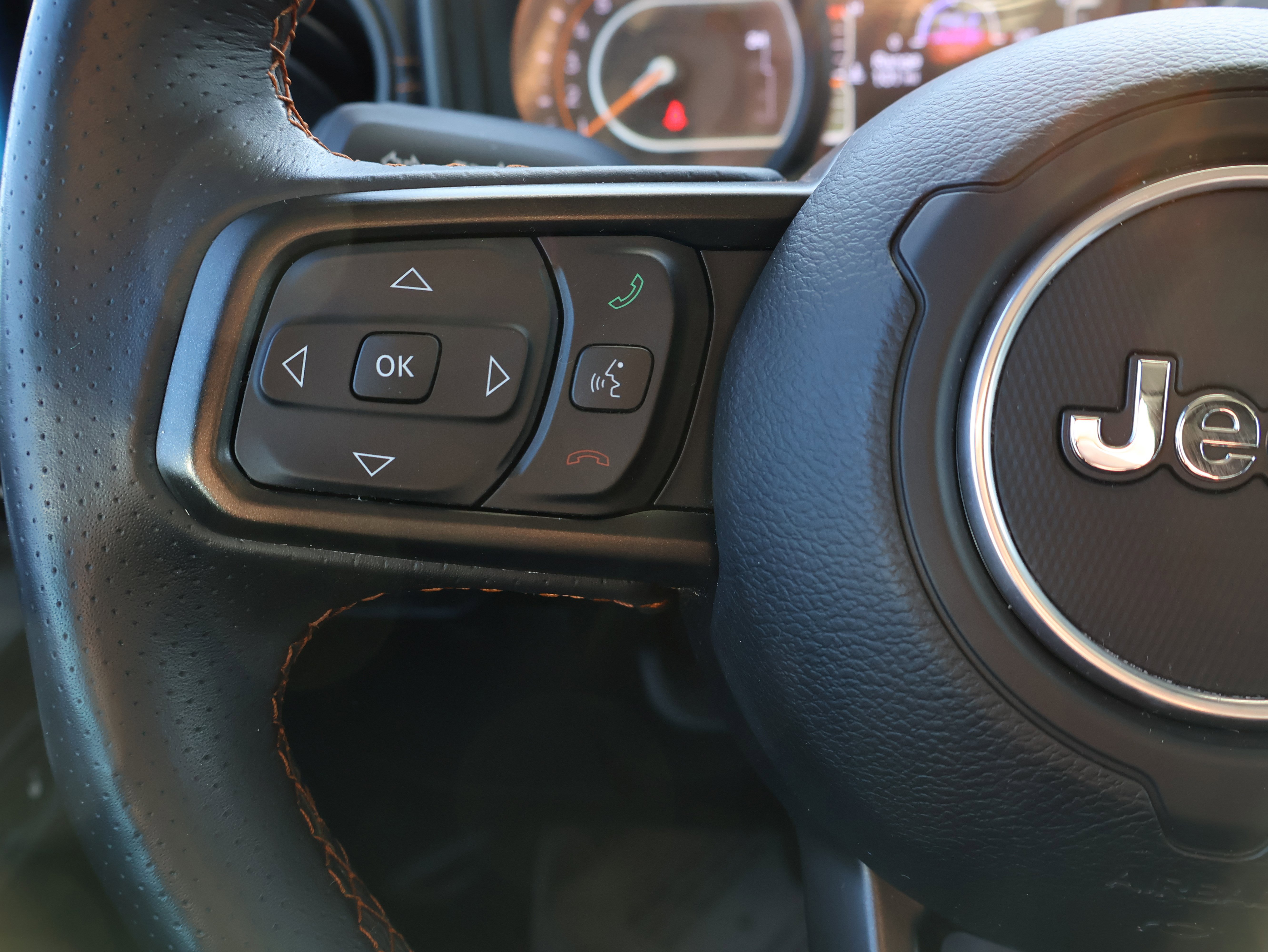 Used 2024 Jeep Gladiator Mojave w/ Technology Group image 34