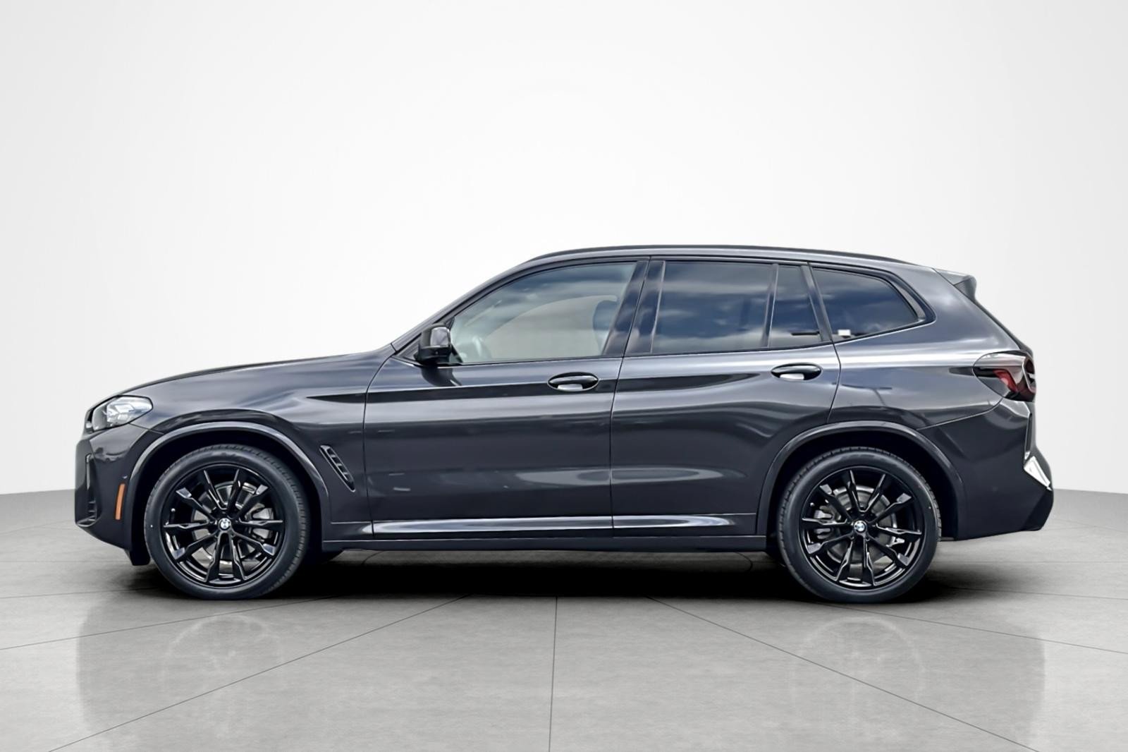 Used 2024 BMW X3 sDrive30i w/ M Sport Package image 2