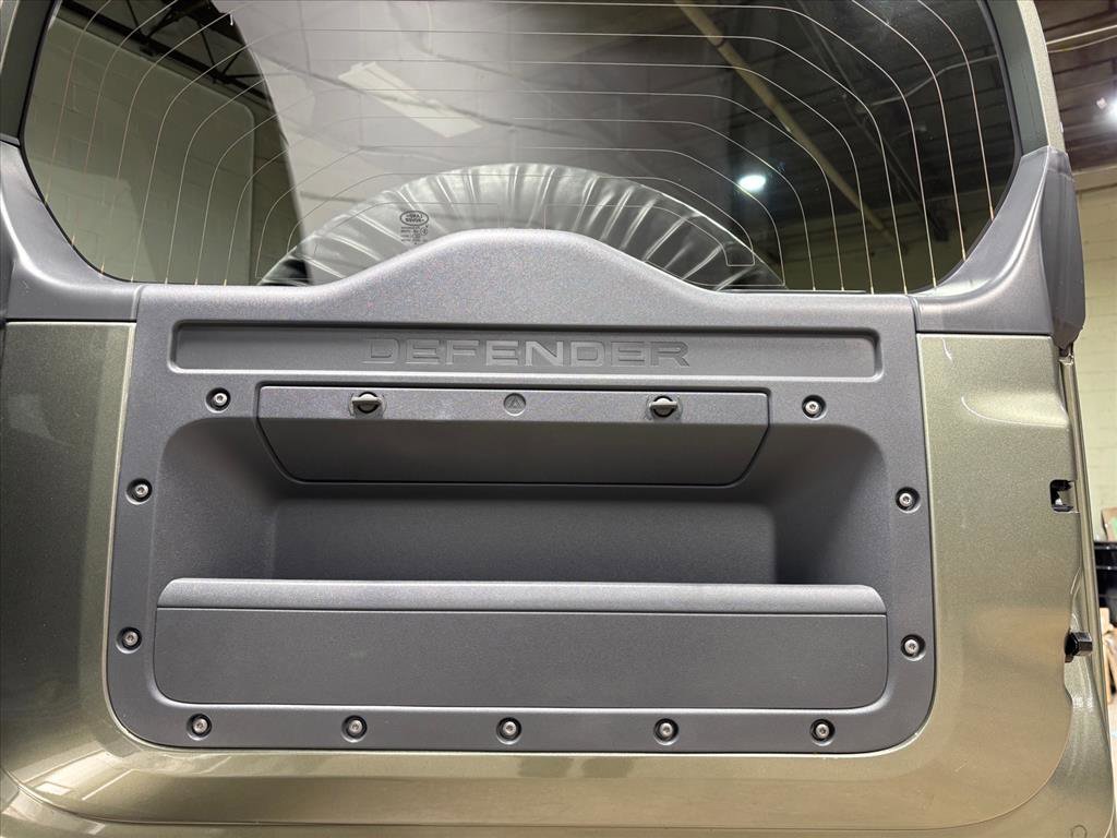 Used 2020 Land Rover Defender 110 First Edition image 43