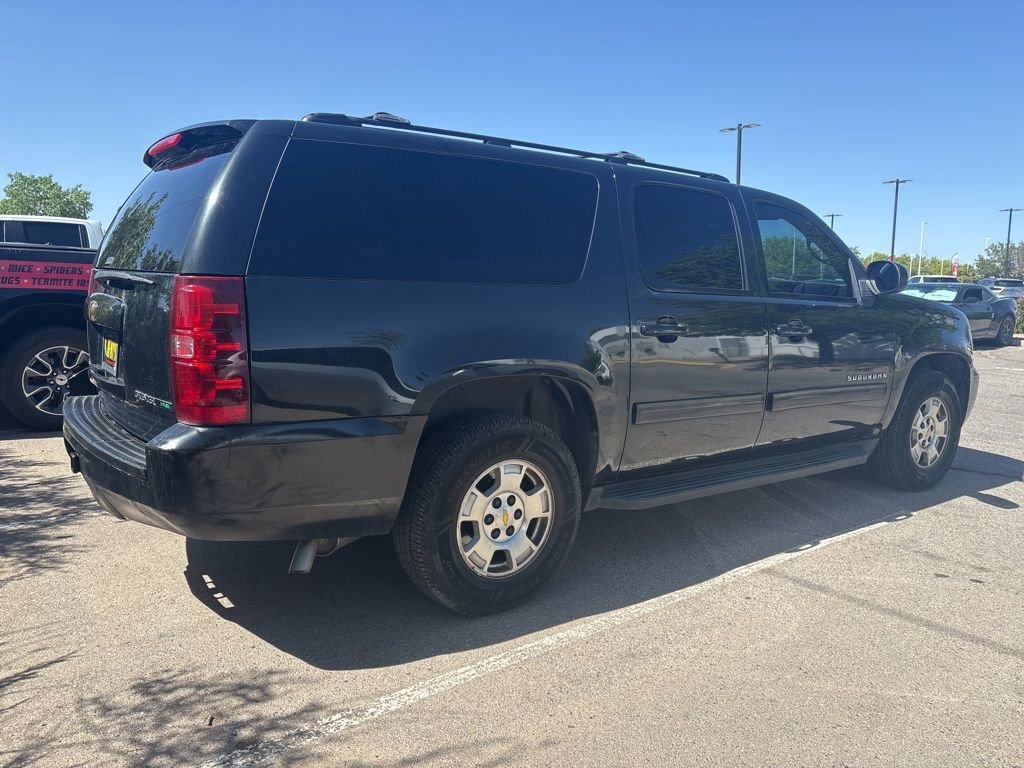 Used 2011 Chevrolet Suburban LS RWD image 2