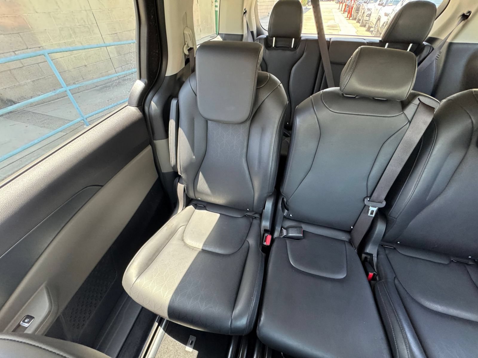 Used 2026 Kia Carnival FWD image 41