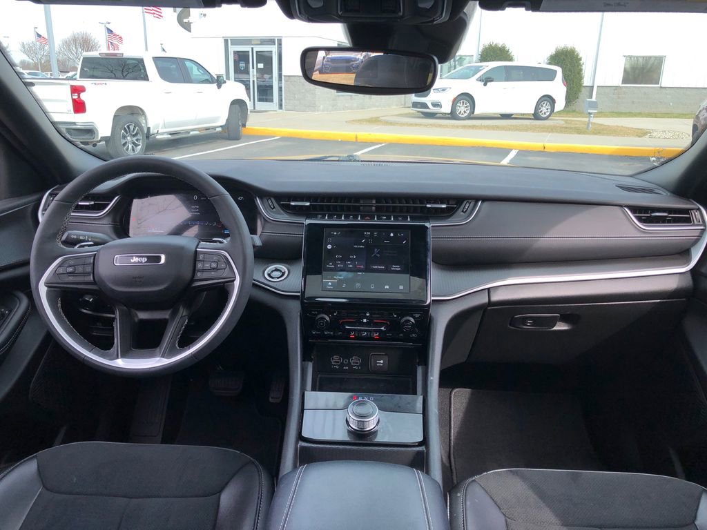 Certified 2024 Jeep Grand Cherokee L Altitude image 31