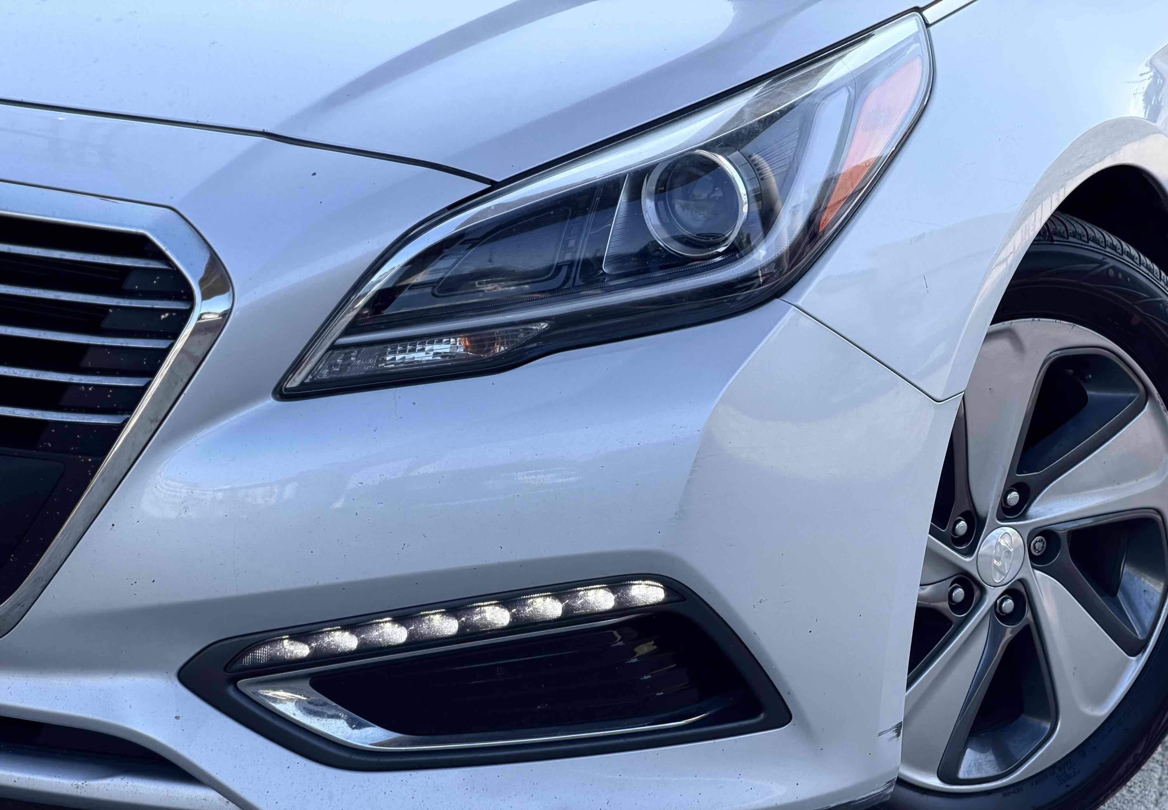 Used 2016 Hyundai Sonata Limited w/ Option Group 02 FWD image 10