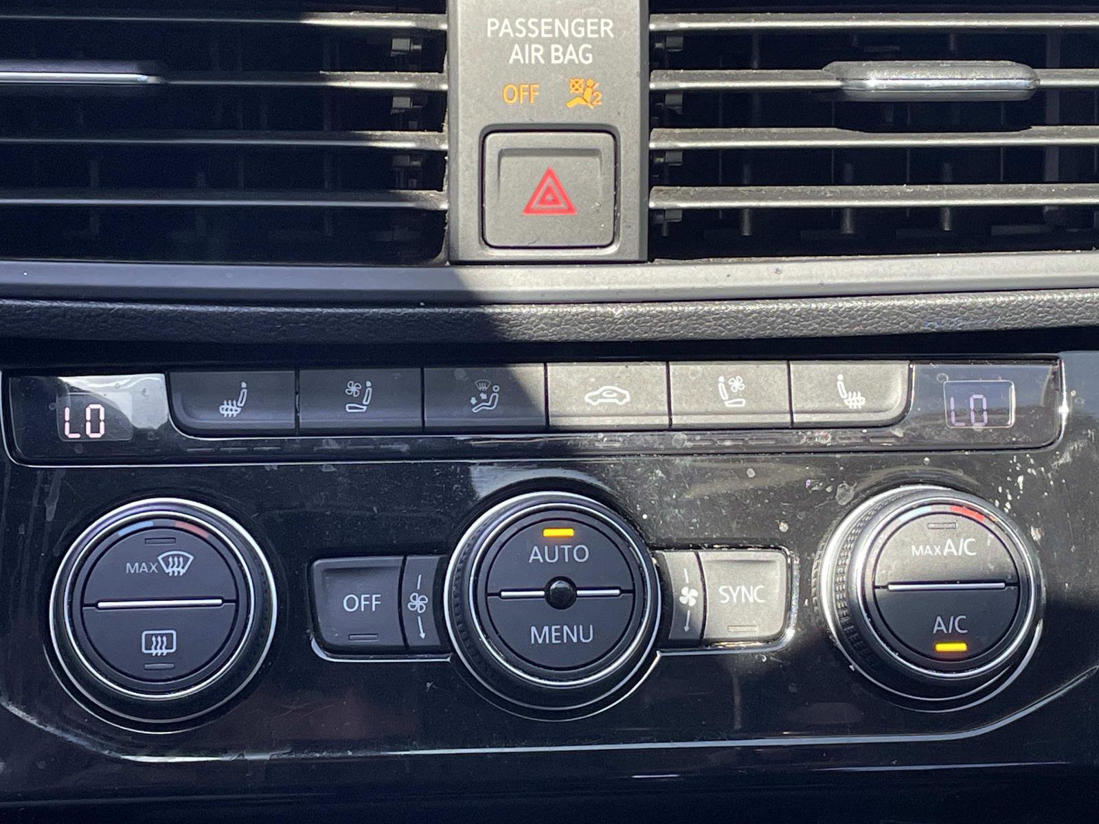 Used 2019 Volkswagen Jetta SEL Premium FWD image 27