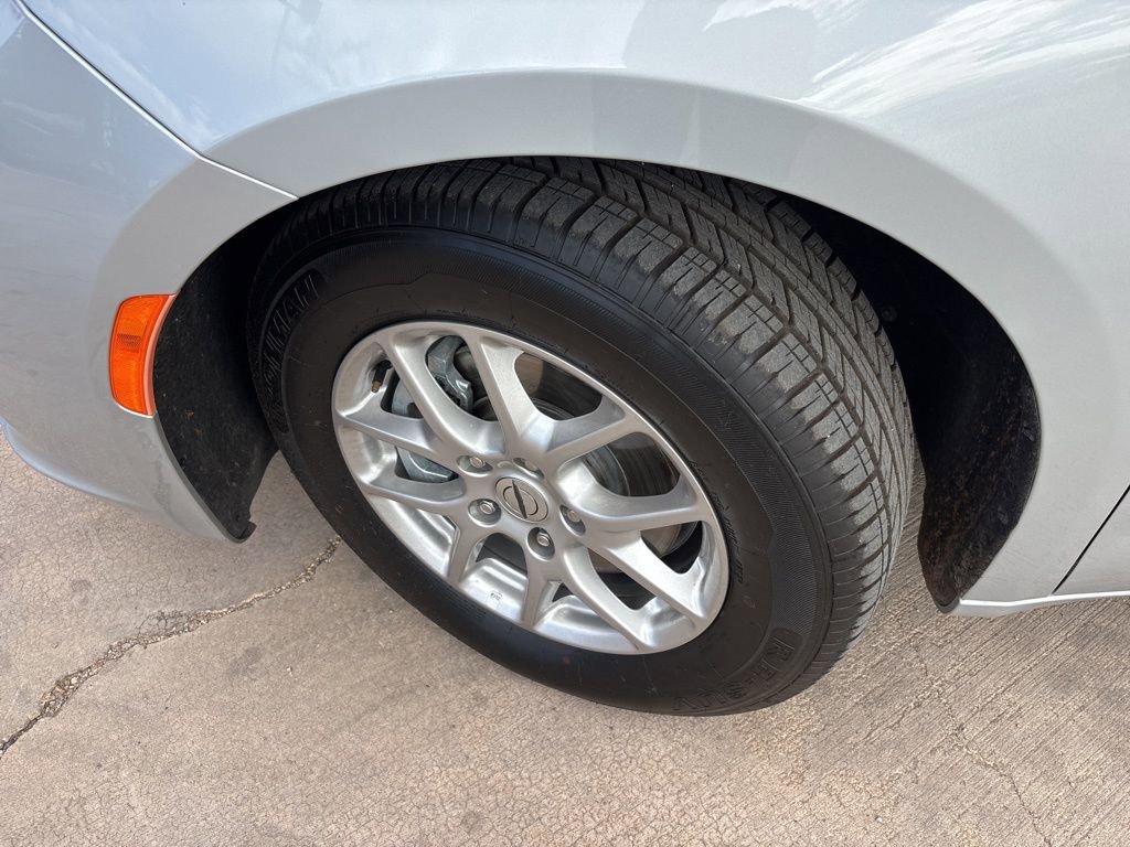 Used 2024 Chrysler Pacifica Touring-L image 9