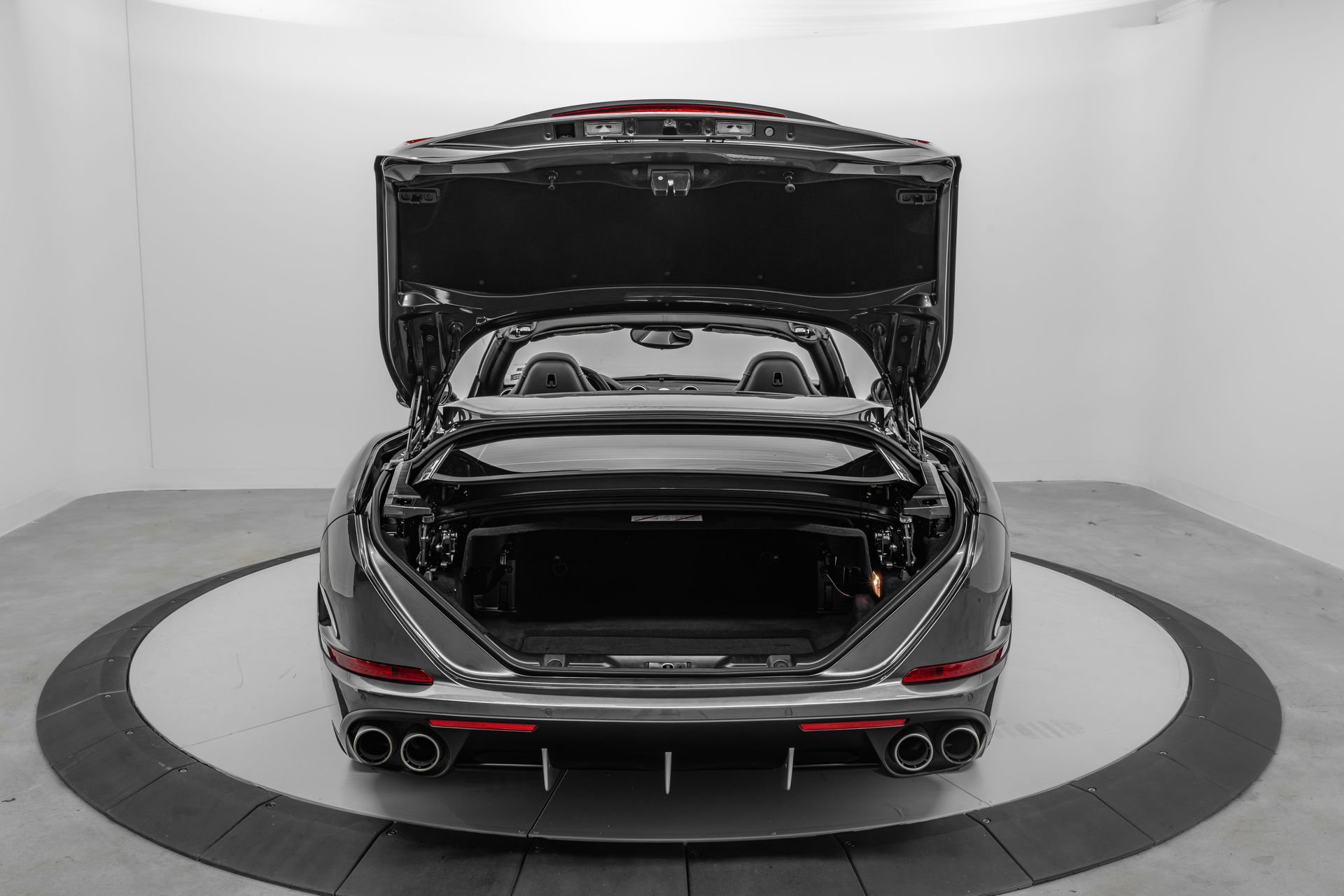 Certified 2016 Ferrari California T RWD image 25