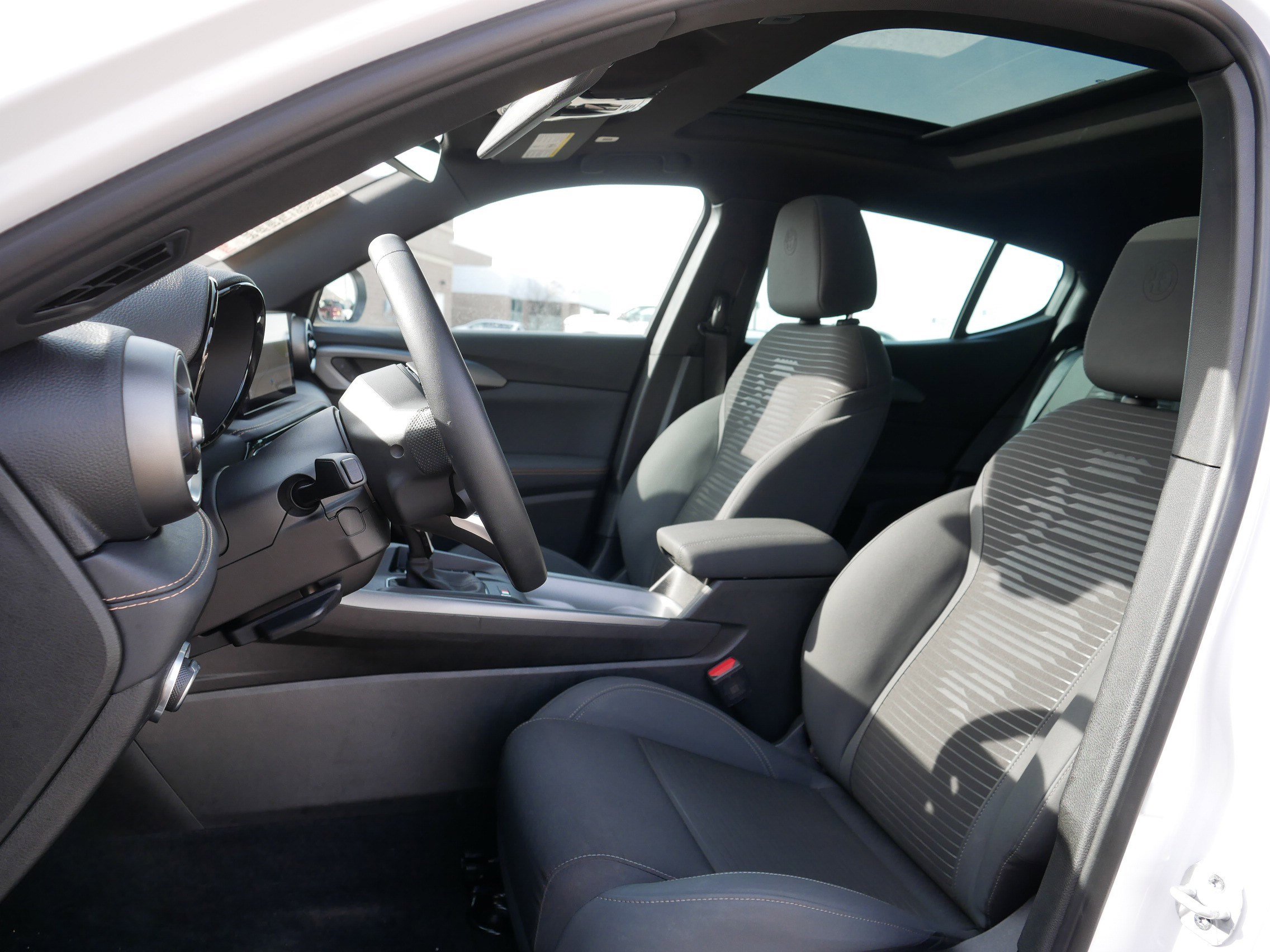 Used 2025 Alfa Romeo Tonale image 34