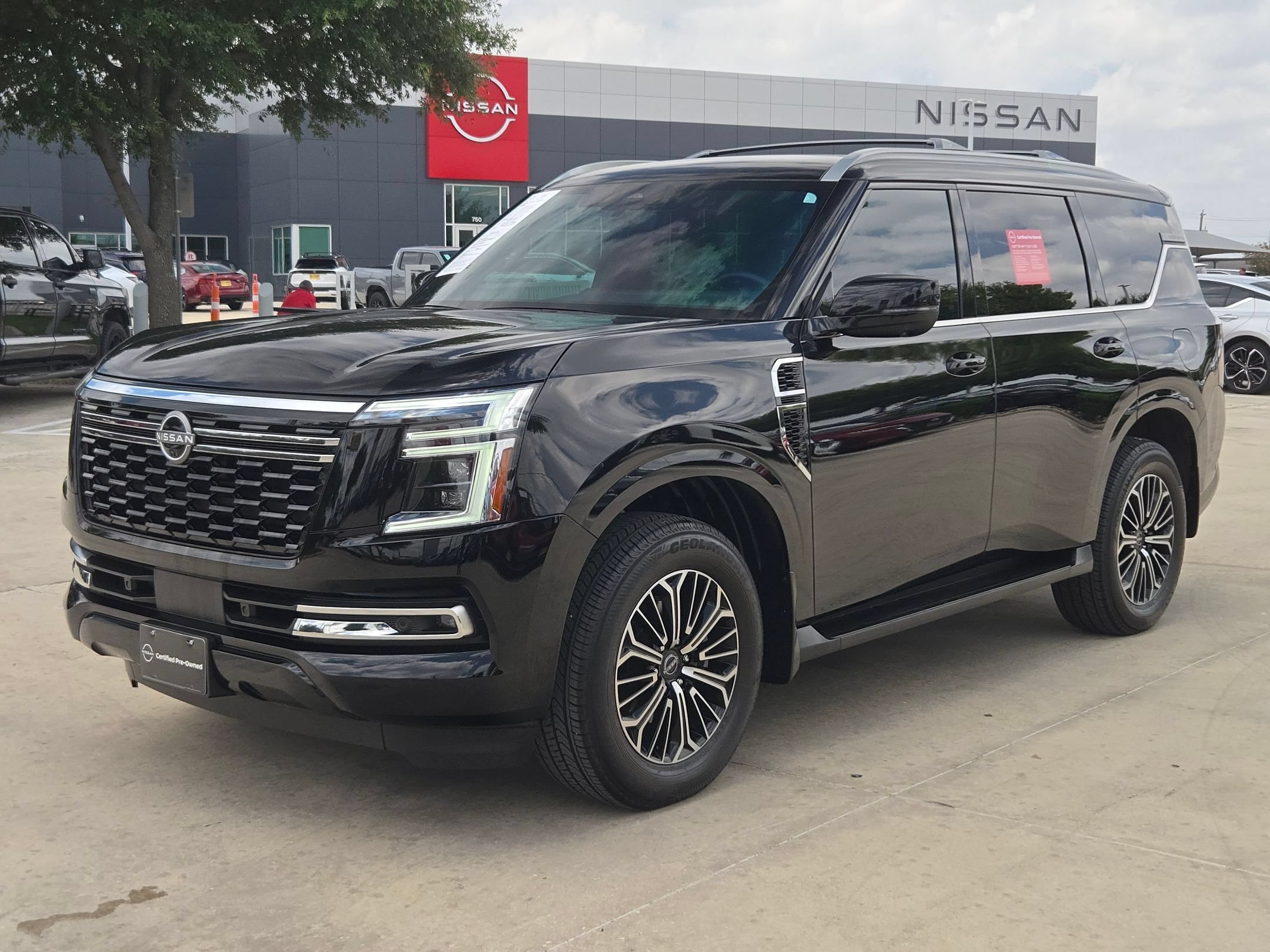 Certified 2025 Nissan Armada Platinum RWD image 7