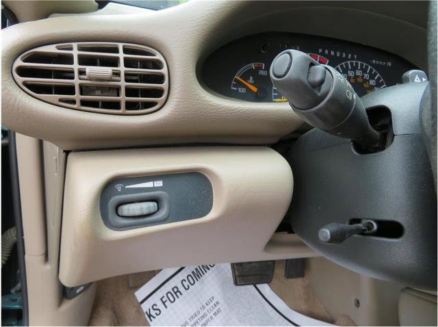 Used 1997 Pontiac Sunfire SE w/ Opt Pkg 3 FWD image 8