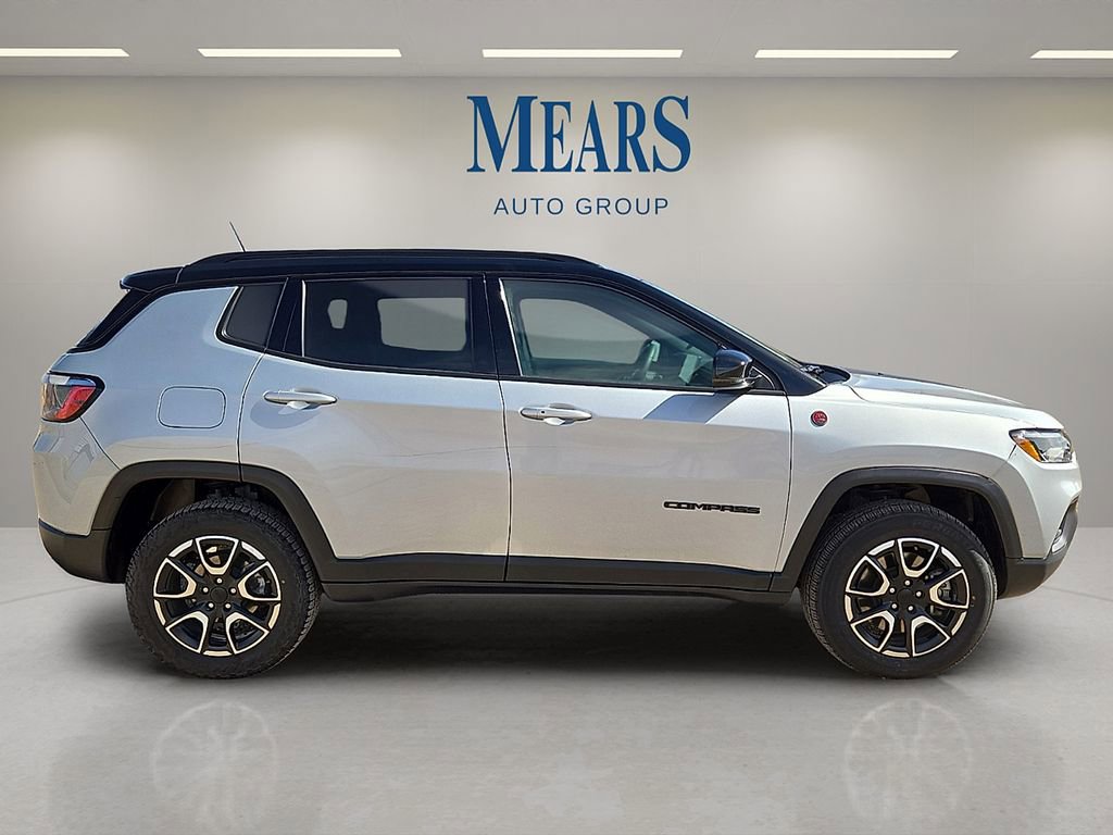 Used 2024 Jeep Compass Trailhawk image 6