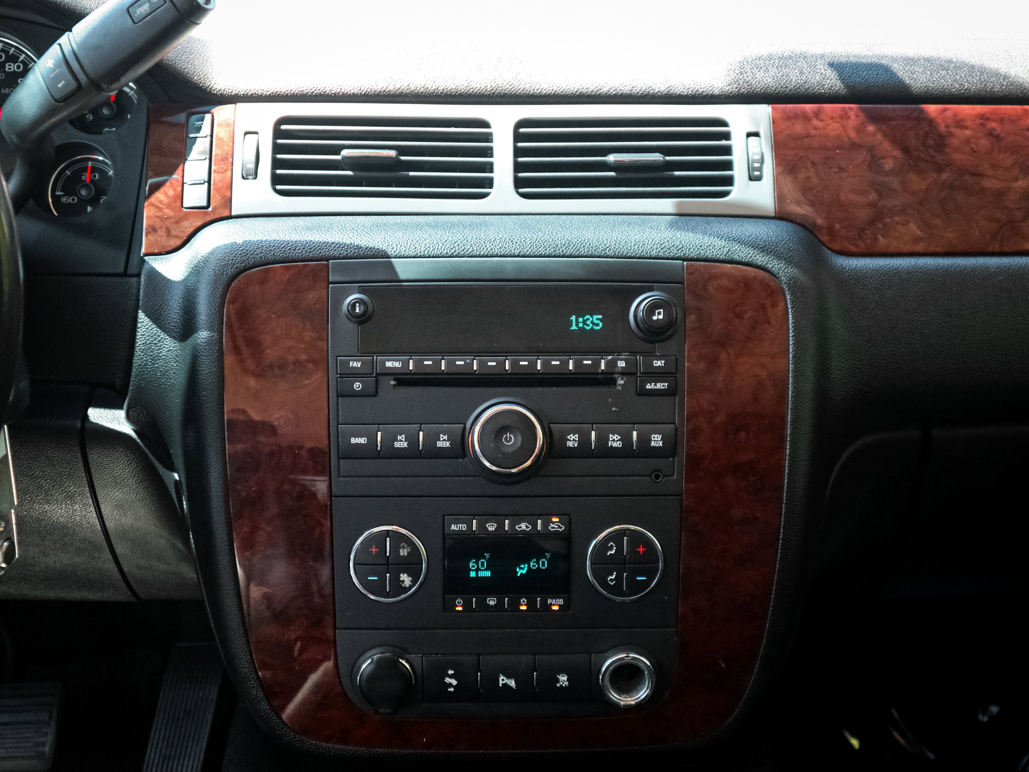 Used 2011 Chevrolet Avalanche LT w/ Regional Value Package AWD/4WD image 29