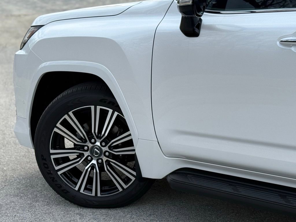 New 2026 Lexus LX 700h Luxury image 8