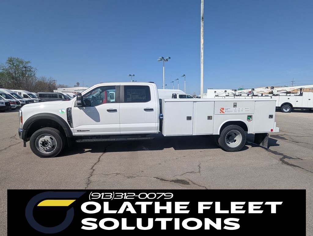 New 2026 Ford F550 4x4 Crew Cab image 3