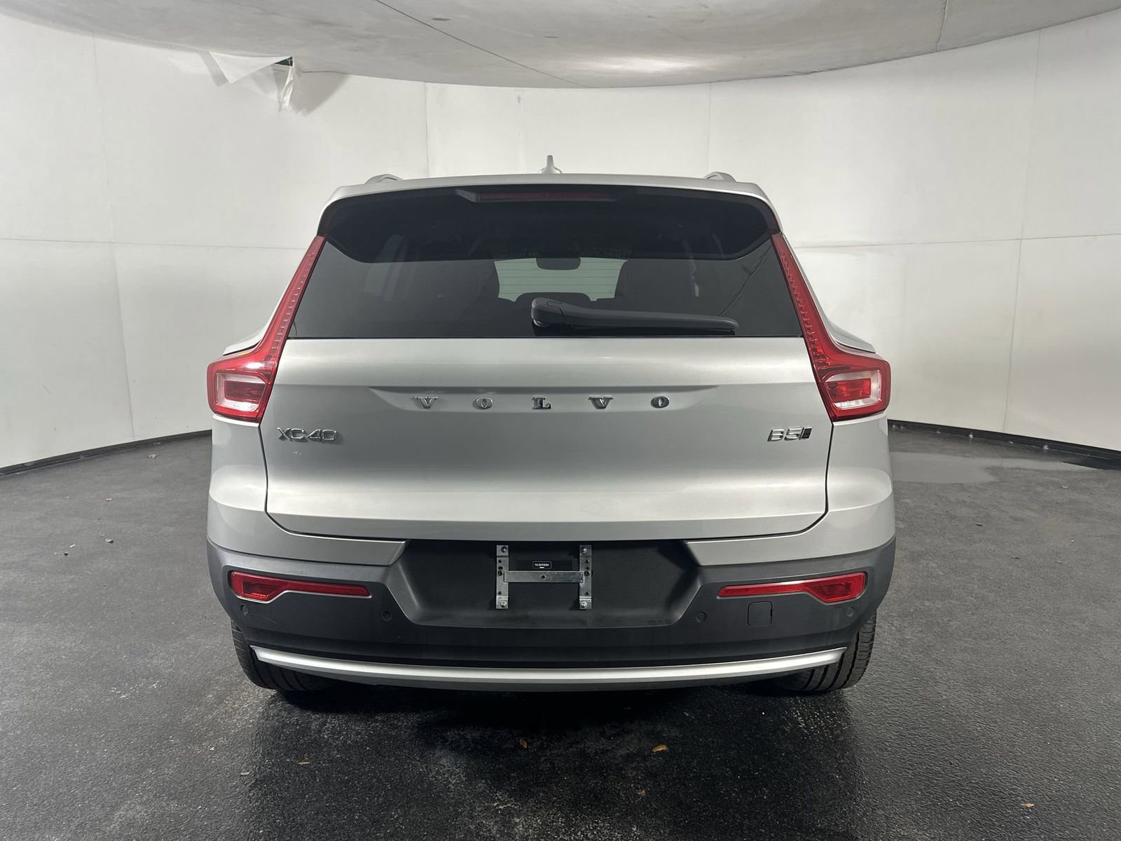 Used 2023 Volvo XC40 B5 Core image 10