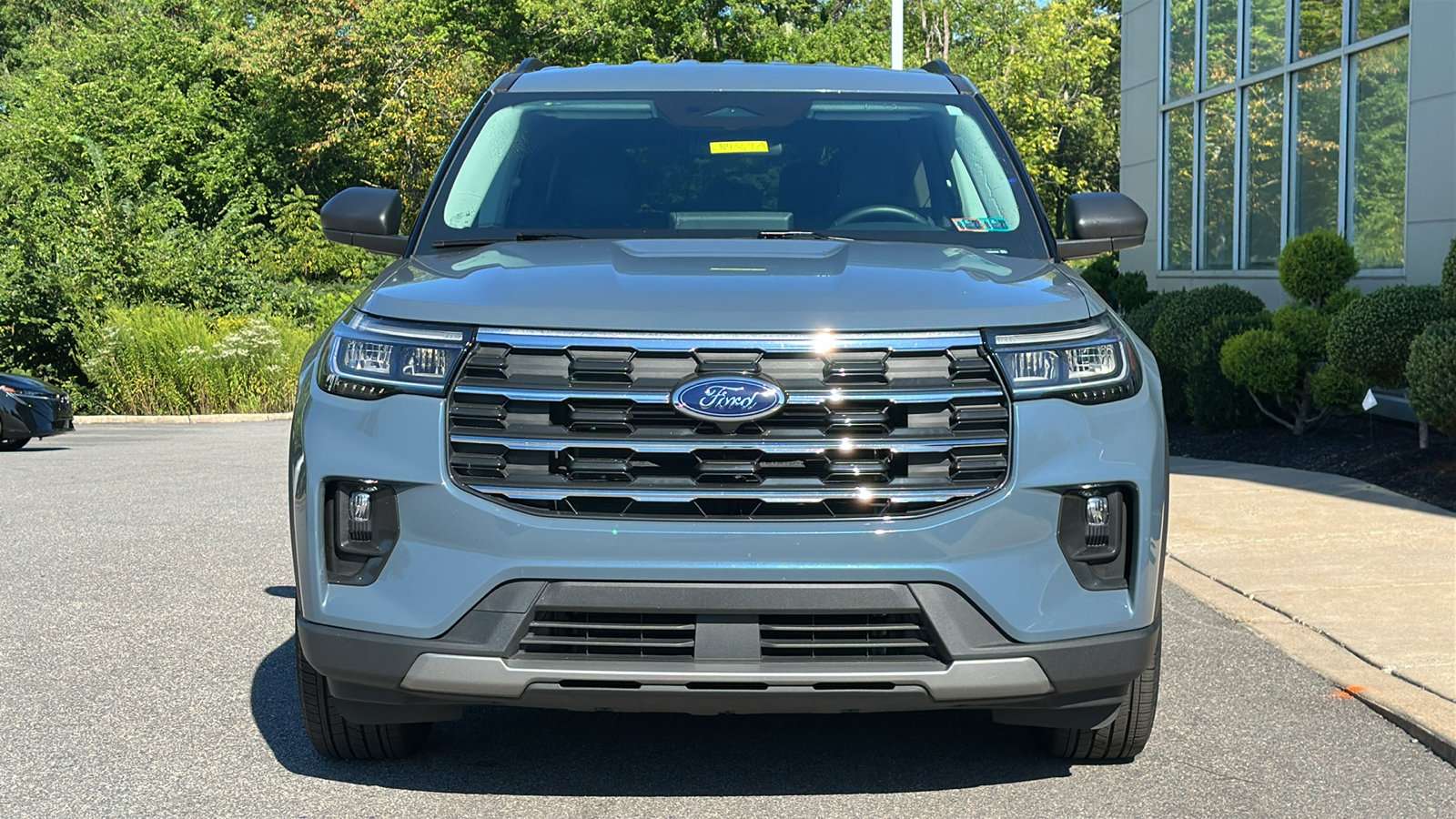 Used 2025 Ford Explorer Active w/ Active Comfort Package AWD/4WD image 3
