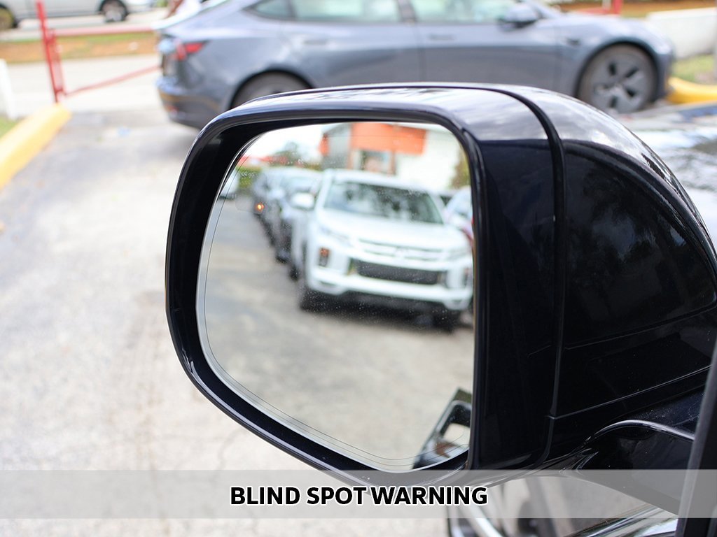 Used 2023 Land Rover Range Rover SE image 8