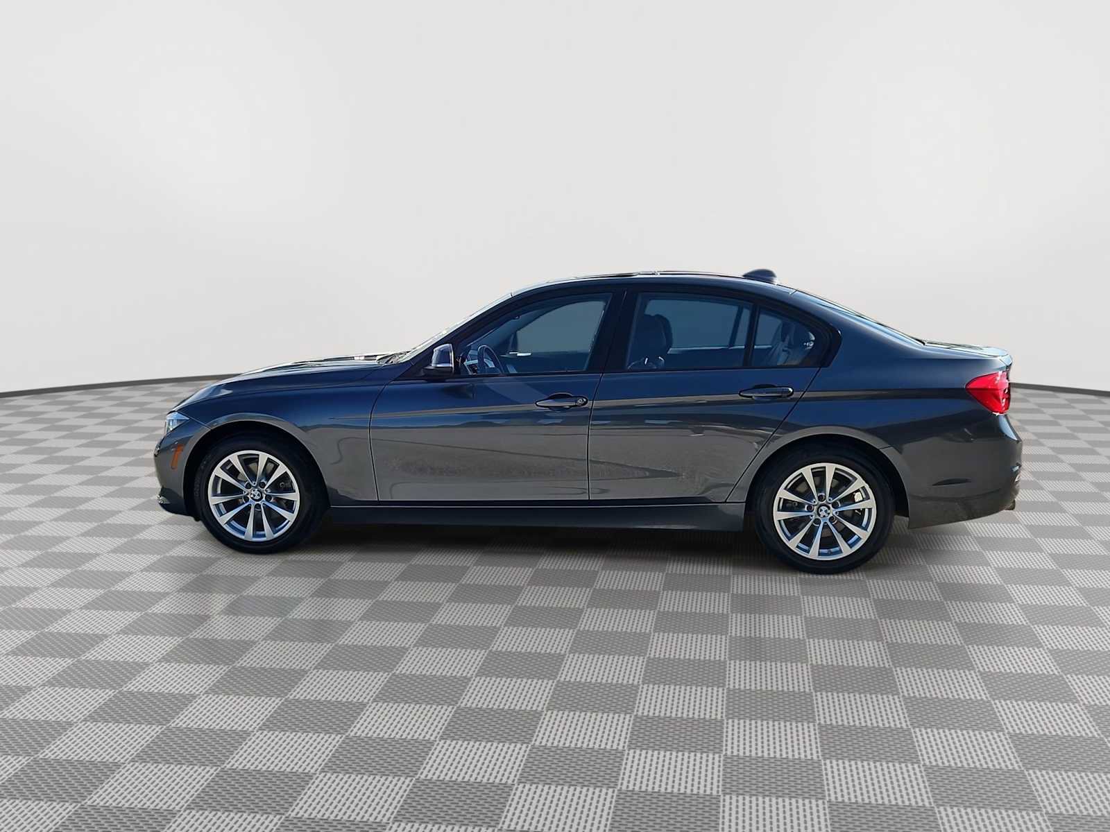 Used 2016 BMW 320i Sedan RWD image 5