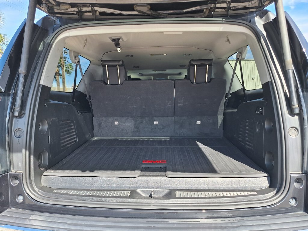 Used 2020 GMC Yukon XL Denali w/ Denali Premium Package RWD image 29