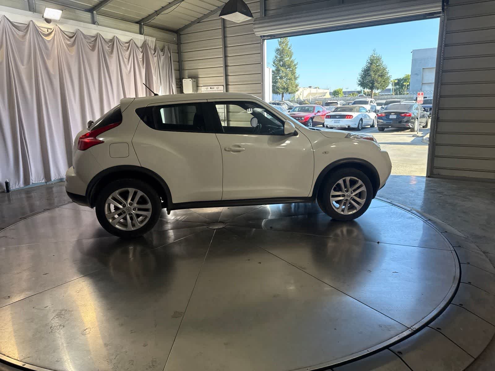 Used 2014 Nissan Juke S FWD image 4