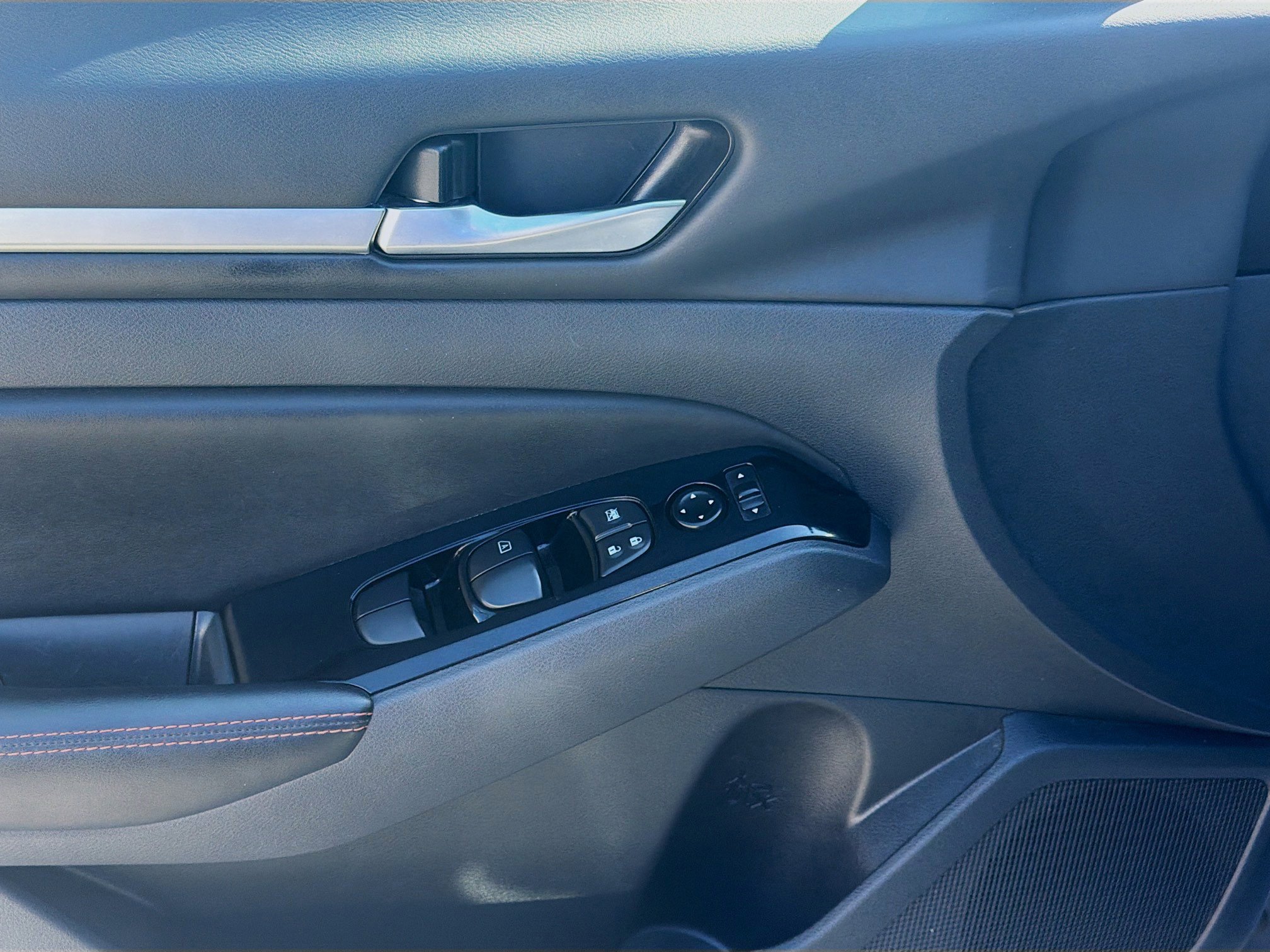 Used 2024 Nissan Altima 2.5 SR FWD image 16