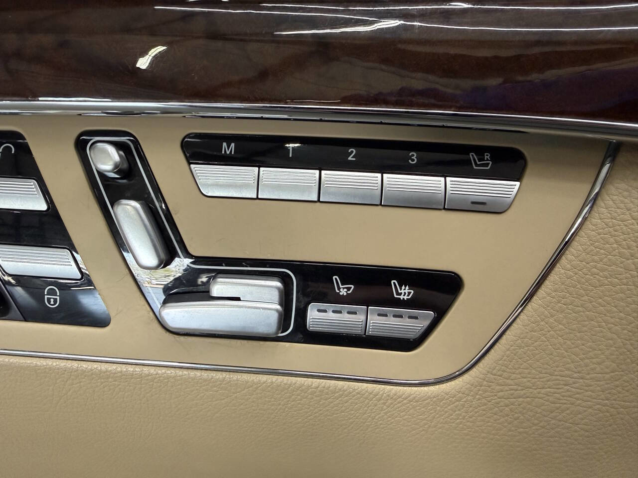 Used 2011 Mercedes-Benz S 550 4MATIC image 30