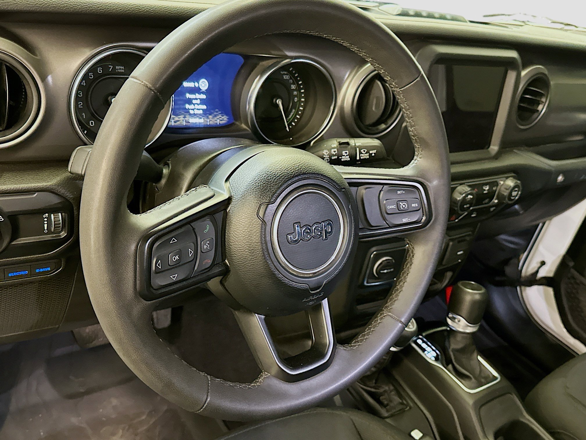 Used 2023 Jeep Wrangler Unlimited w/ Sun & Screen Package AWD/4WD image 18