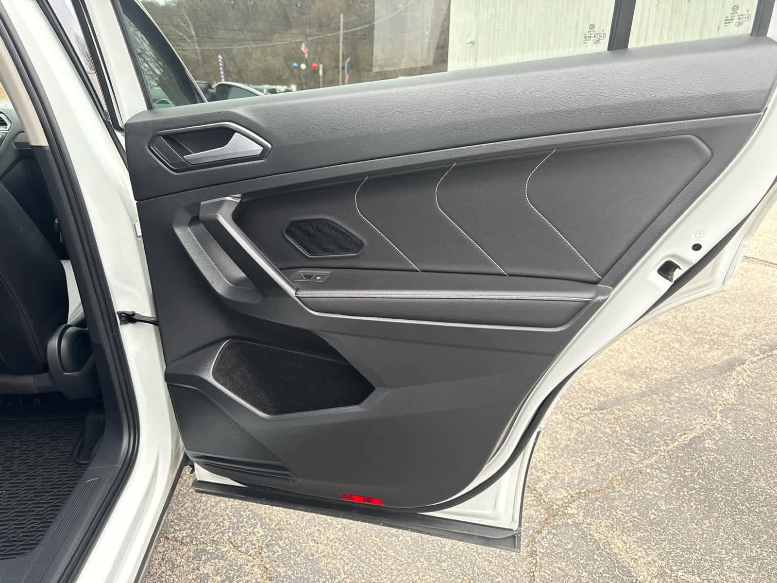 Used 2022 Volkswagen Tiguan SE image 28