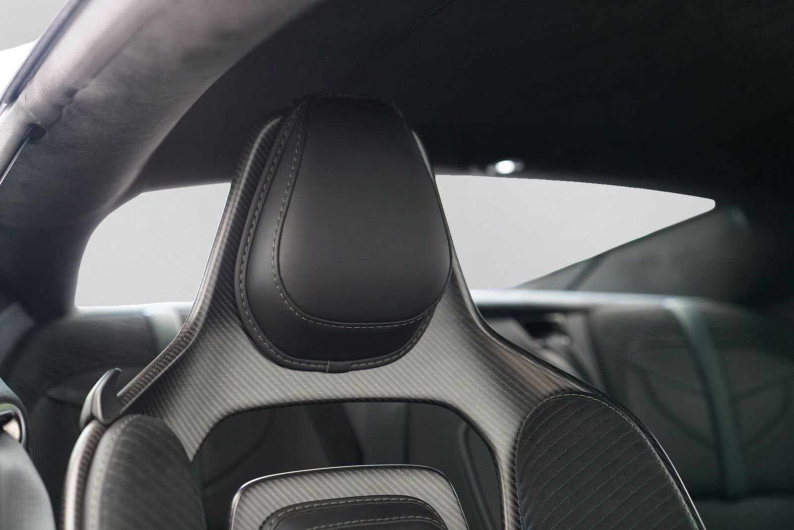 Used 2023 Aston Martin DBS Coupe RWD image 36