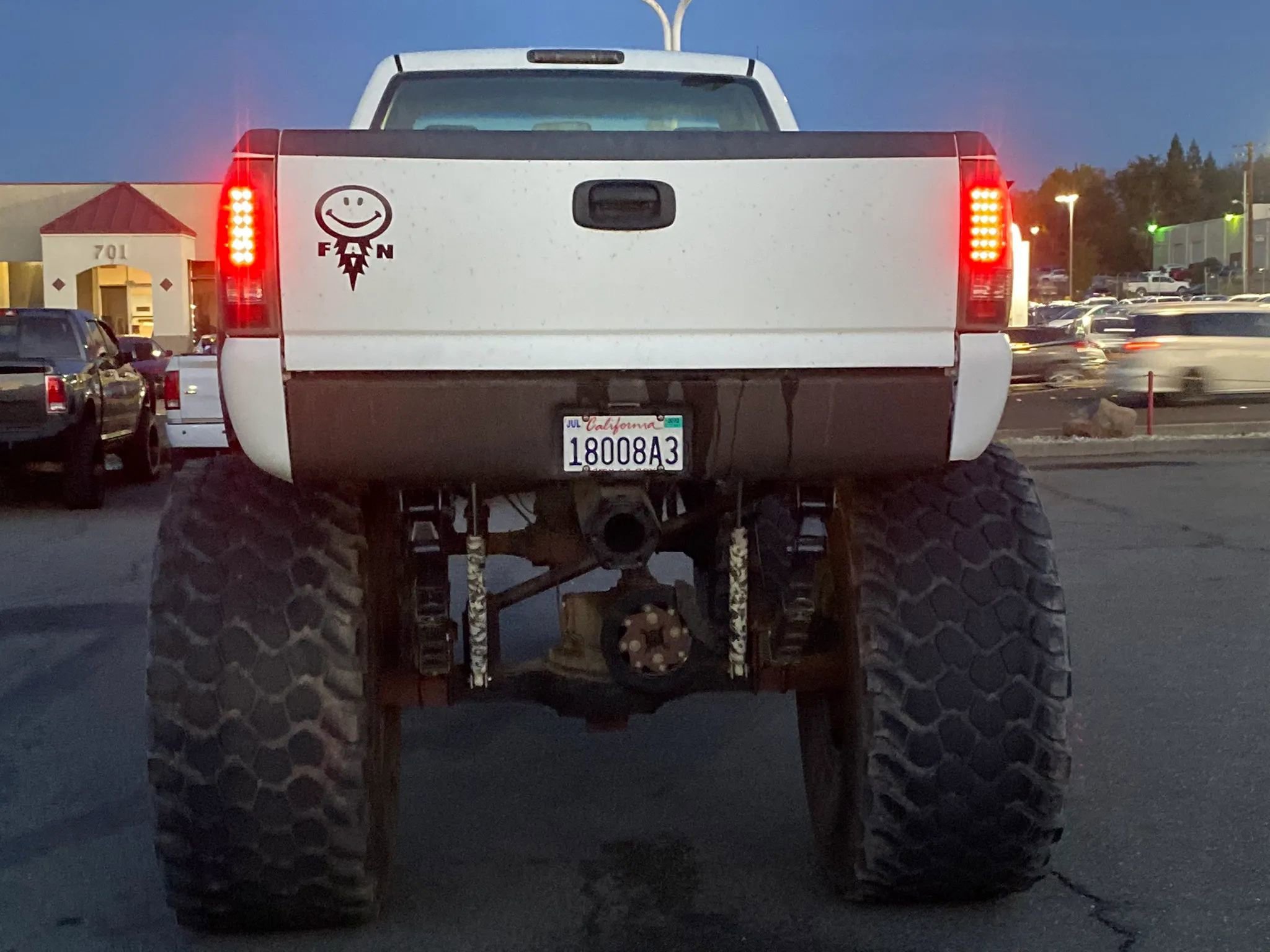 Used 2004 GMC Sierra 2500 W/T w/ Heavy-Duty Power Package image 4